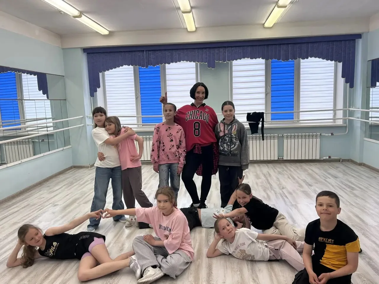 🌟💃 В нашей гимназии прошел яркий и энергичный мастер-класс по зумбе для детей! 🎉

06.07. ребята п
