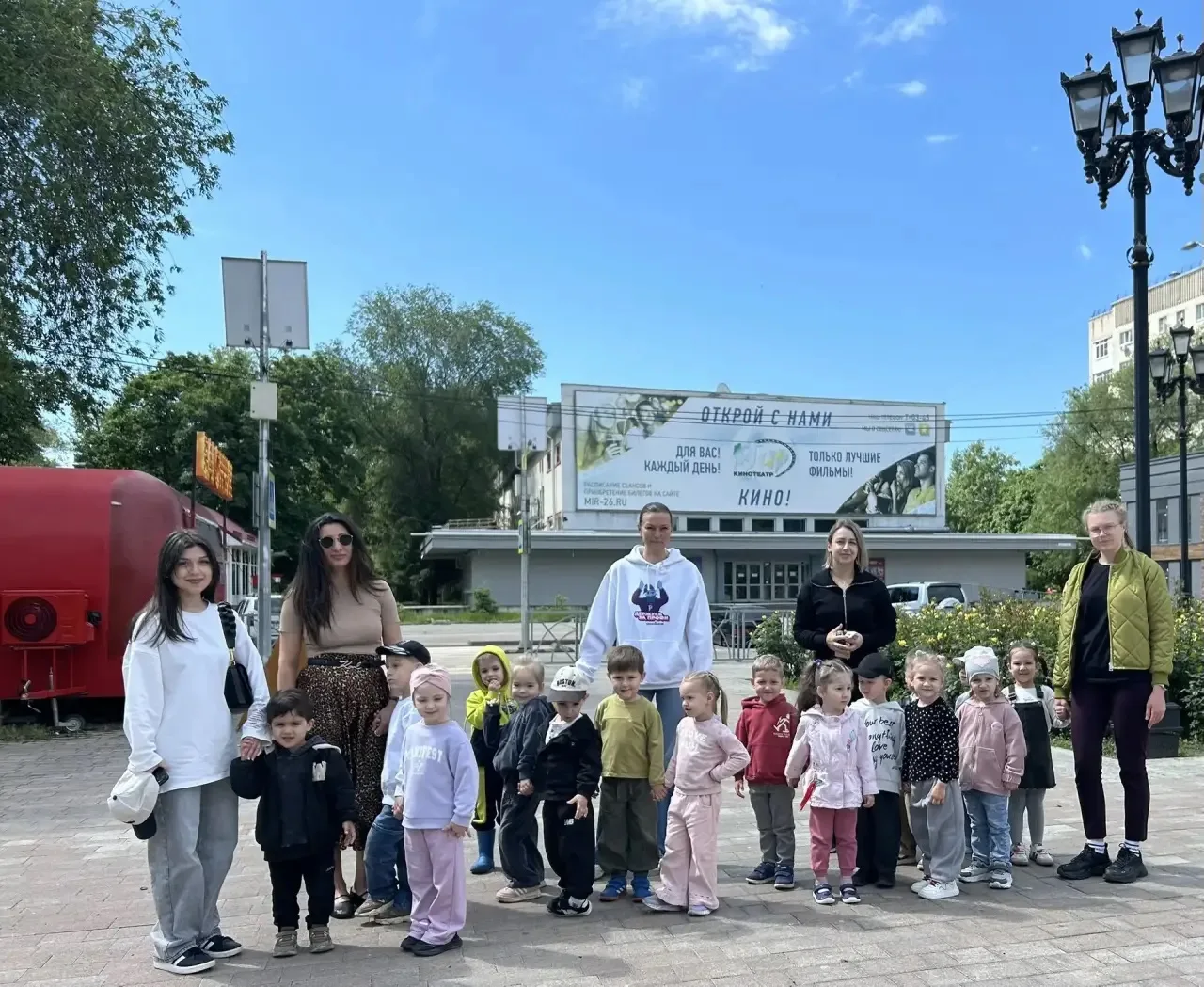 В группе №5 «Росток» прошла экскурсия по микрорайону. Для дошкольников даже привычный м...