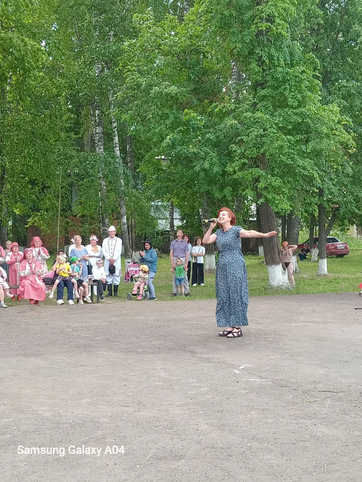 12.06.26 г. солисты ансамбля «МИКС» Елена Сафиуллина и Галина Гимадиева приняли участие на праздничн