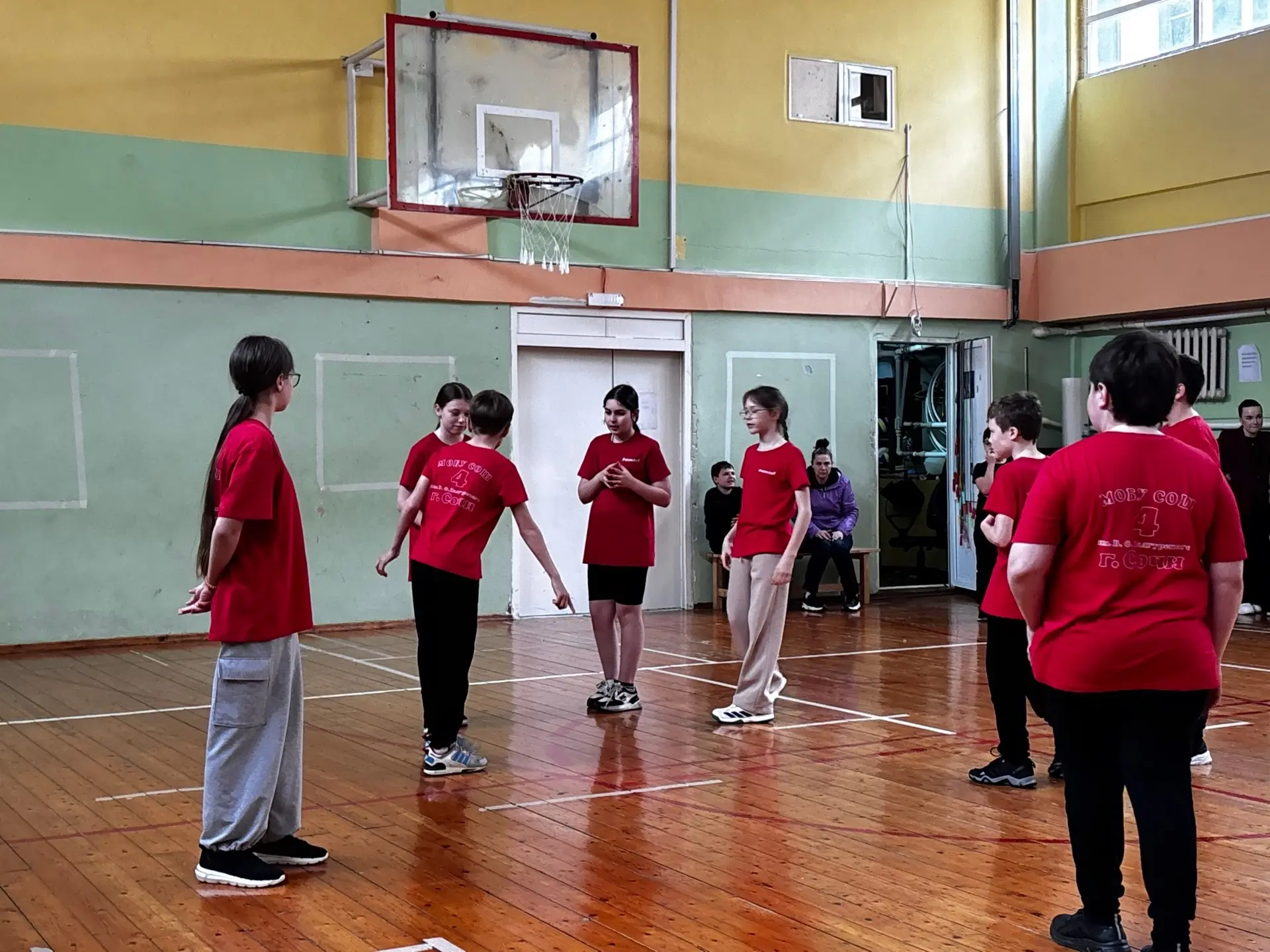 Спортивные каникулы в школе №4! 🏐⚡  Сегодня в нашей школе прошло мероприятие «Спортивные каникулы: п