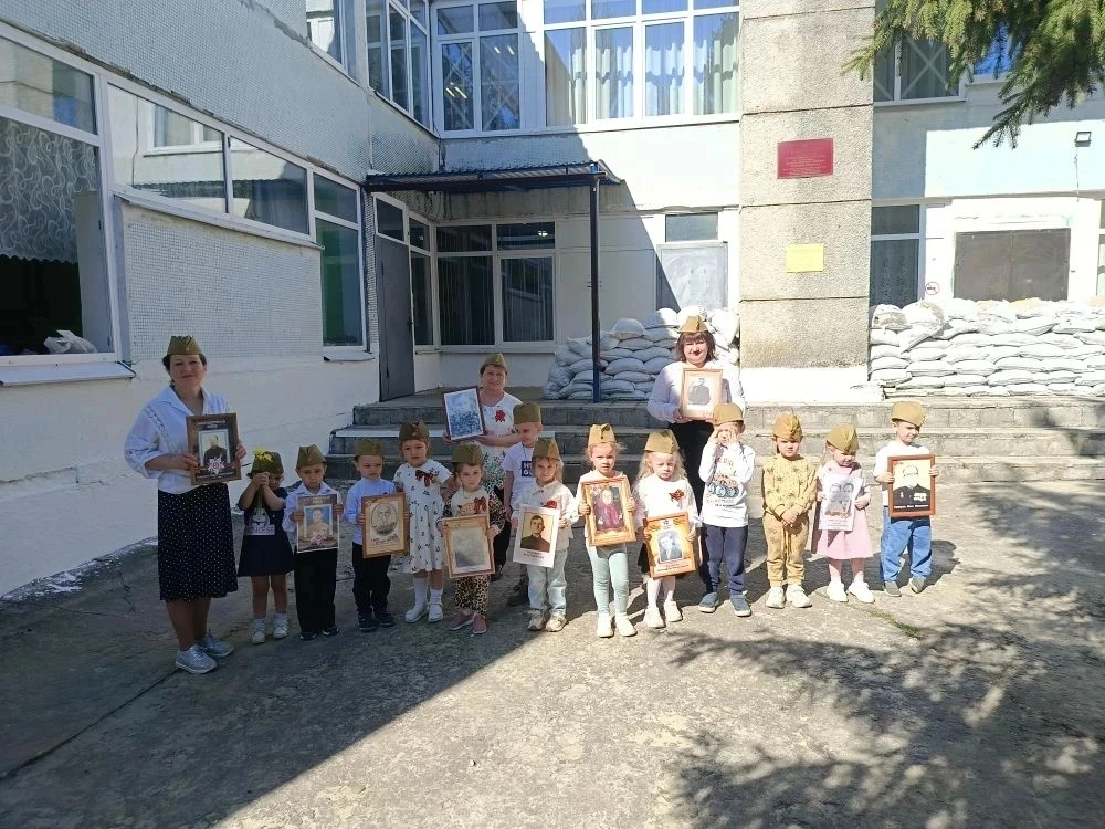 В этом году наши самые маленькие воспитанники из 2 младшей группы вместе с воспитателям...