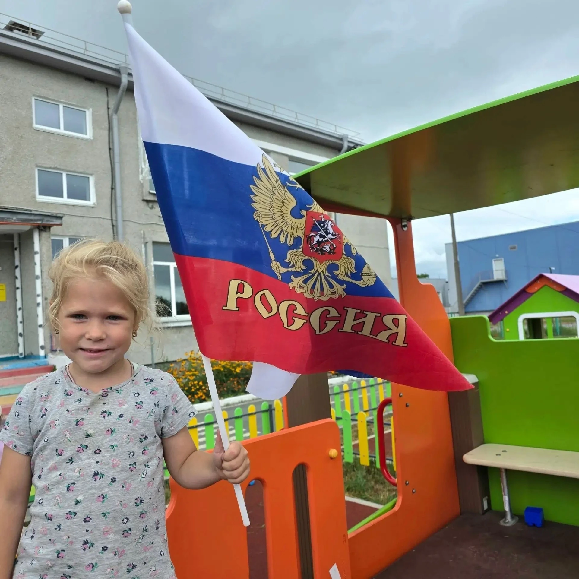 🌟 К патриотической акции «Мой флаг» присоединилась Анита Г.! 🇷🇺
