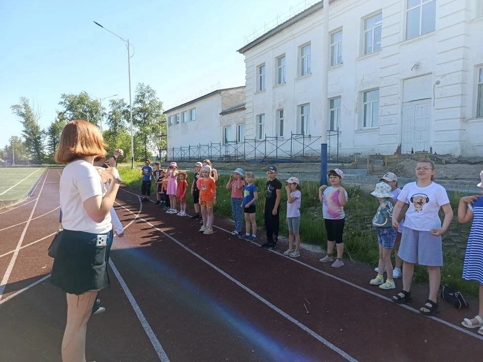 ☀️ Отличный день в пришкольном лагере! ☀️ 

Утро началось с весёлой зарядки — все зарядились энергие