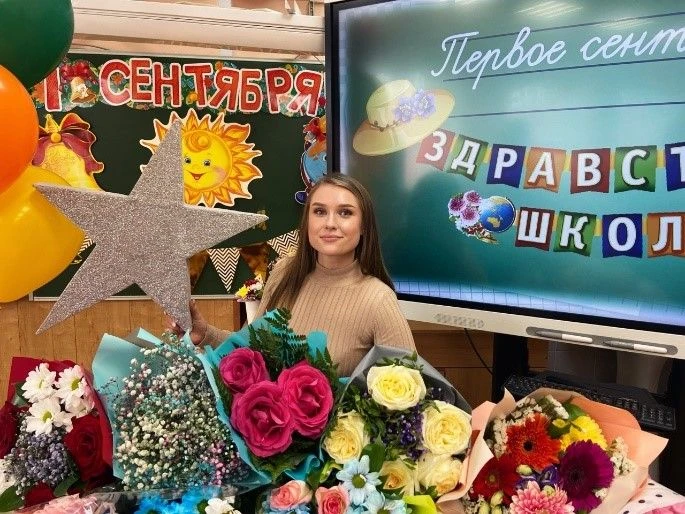 ПЕРВЫЕ В ПЯТОЙ  МОУ СОШ № 5 с 26   марта начинает приём документов     в первые классы: ⭐️1 «А» клас