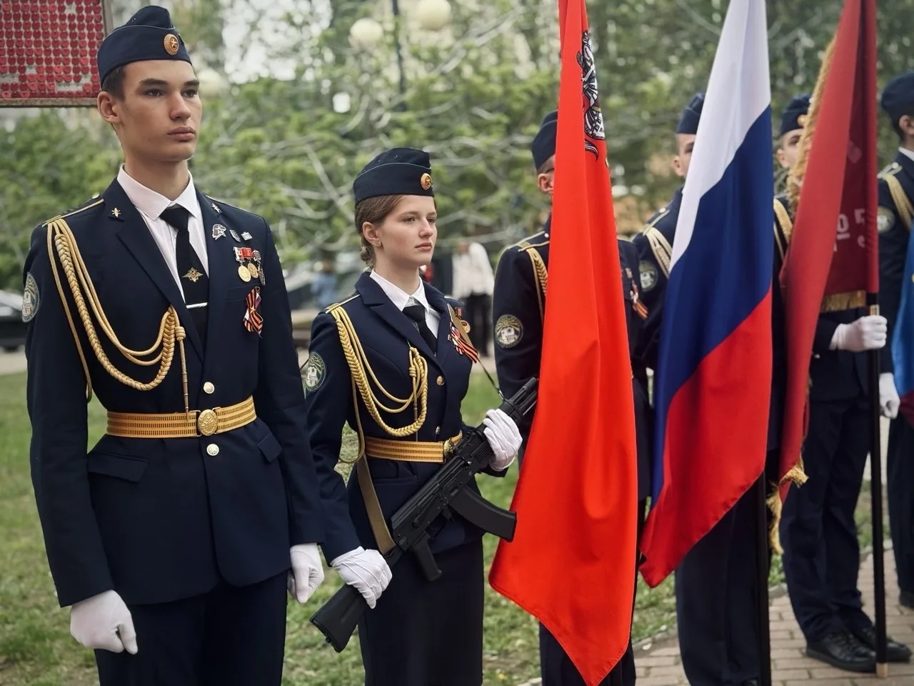 Память, которую мы храним вместе.  8 мая у памятника «Три Ивана» состоялась торжественная церемония 