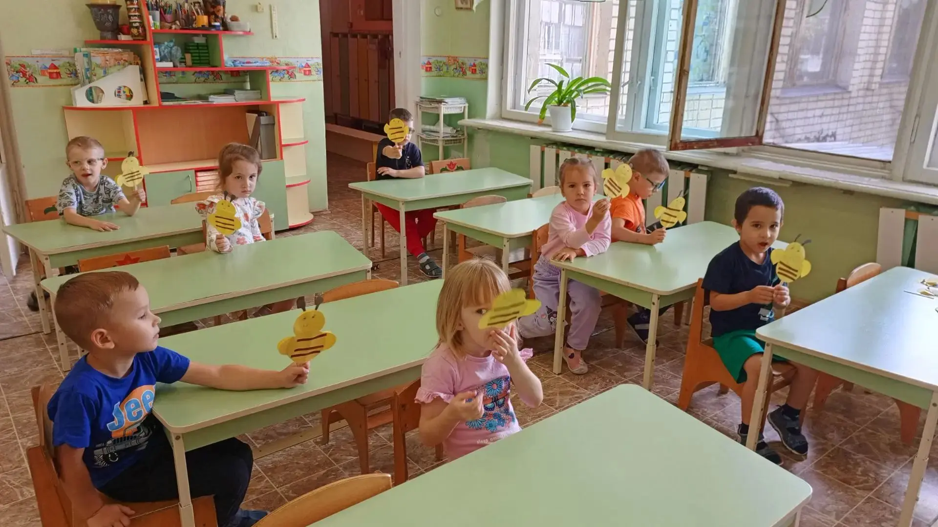 В прошлую пятницу наши очумелые ручки сделали прелестных пчёлок. Очень оригинальная пол...