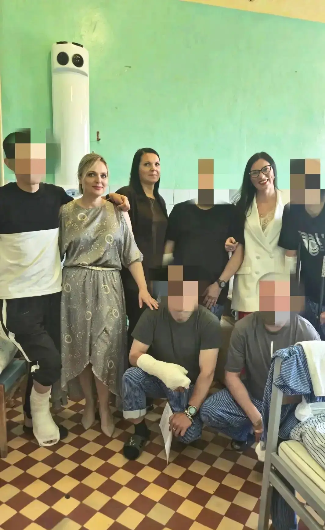Чебурашка на передовой - талисман, который согревает душу. 

Друзья, рукодельницы и просто люди с до