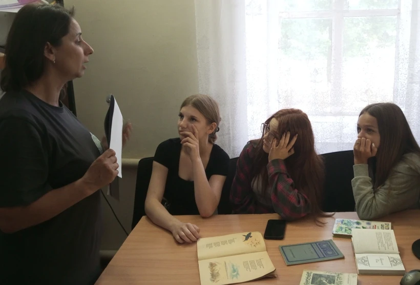 В Клименковской библиотеке была проведена программа  «Красота, живущая в стихах».  Присутствующие по