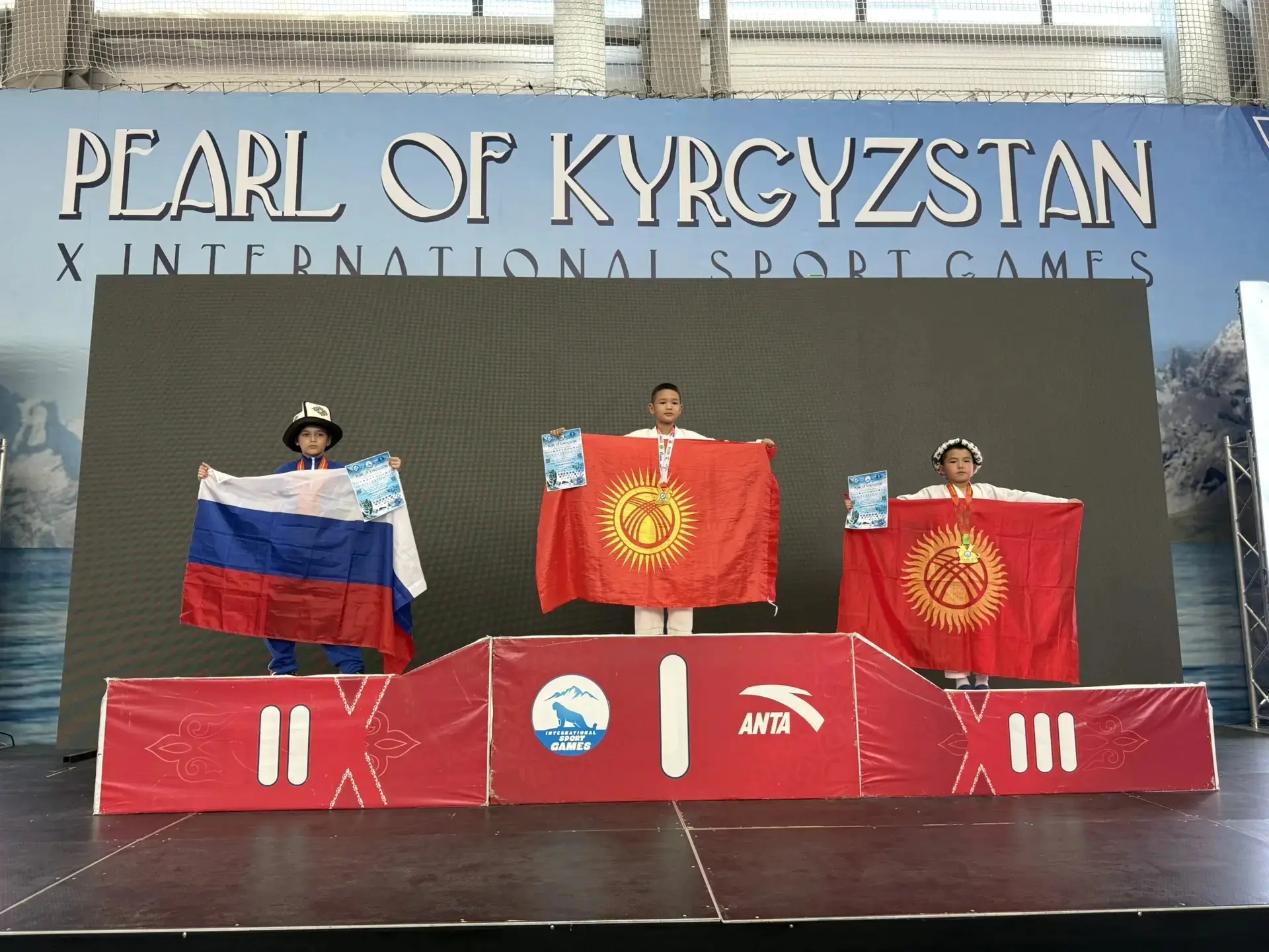 🏆ПРИМИТЕ НАШИ ПОЗДРАВЛЕНИЯ

С 12 по 15 июня в городе Чолпон-Ата прошли международные соревнования п