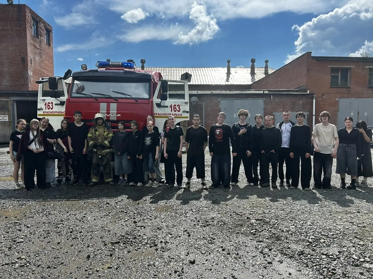Познавательная экскурсия.

👫В дни школьных каникул дети не только отдыхают, но узнают много новой и