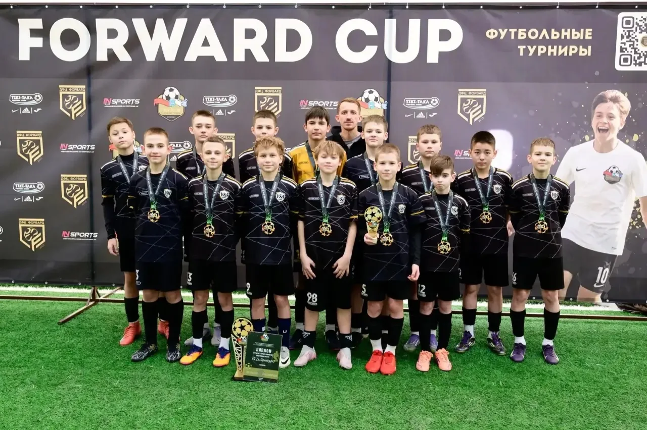 В Самаре проходил футбольный турнир FORWARD CUP⚽️⚽️⚽️  Халитов Данис, ученик 6А класса, в составе ко
