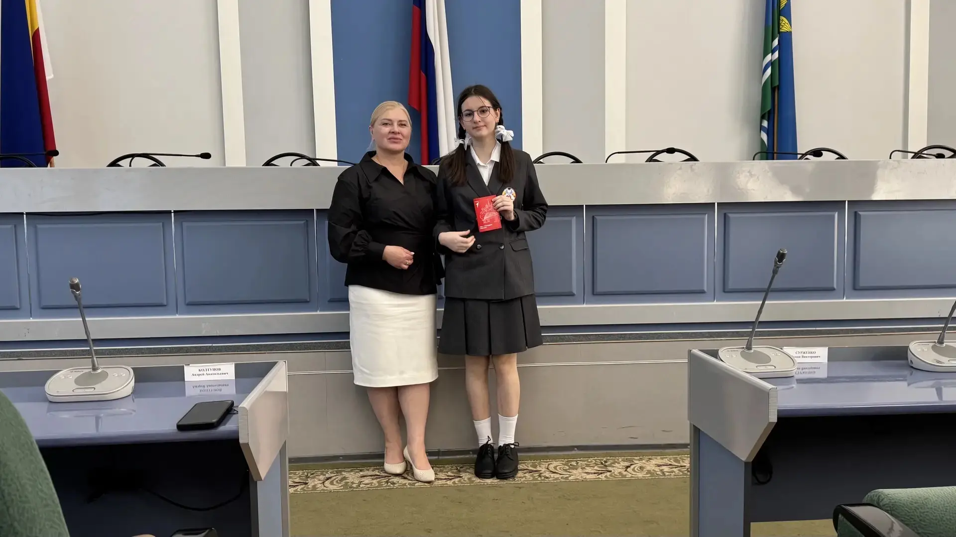 🇷🇺Акция «Мы – граждане России»🇷🇺  В Администрации города Батайска состоялось торжественное вручение 