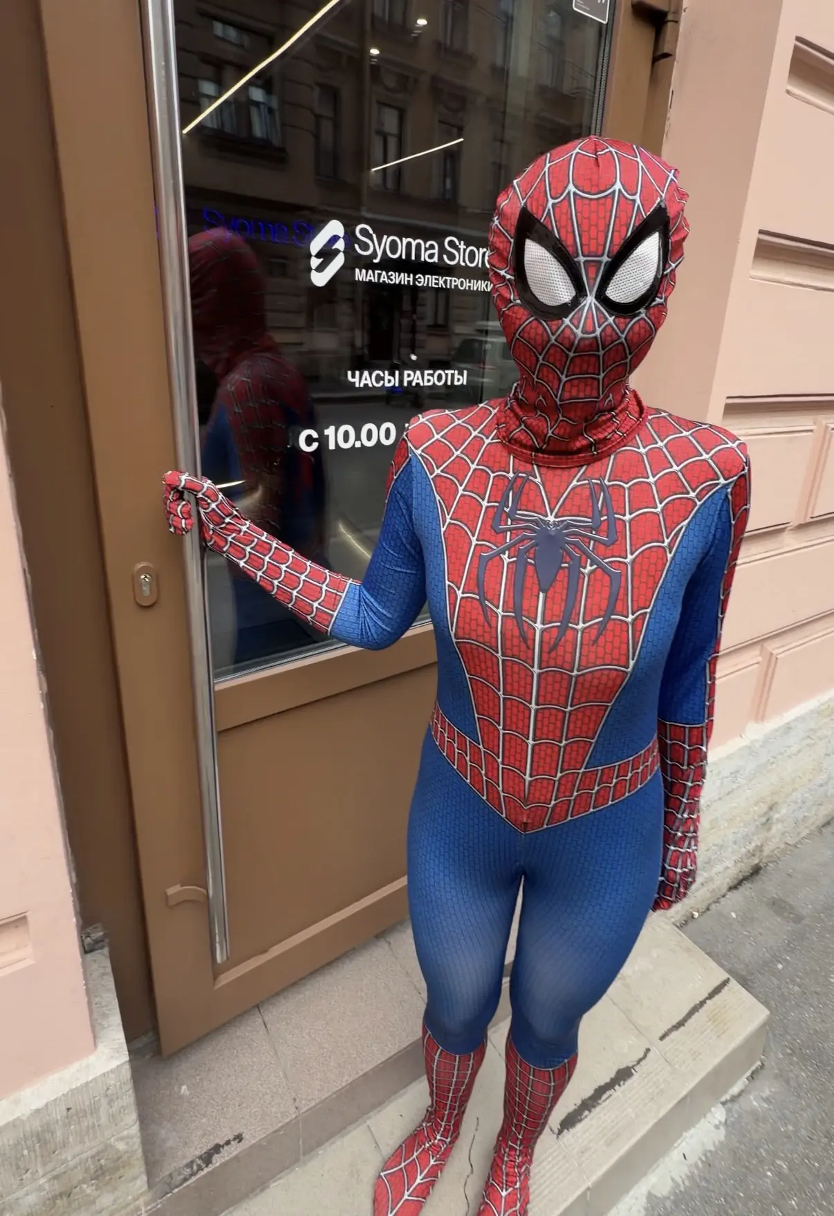 Сняли для вас краткую экскурсию по магазину от Семена и его помощника🕷️

📍 Коломенская 33/40 | отк