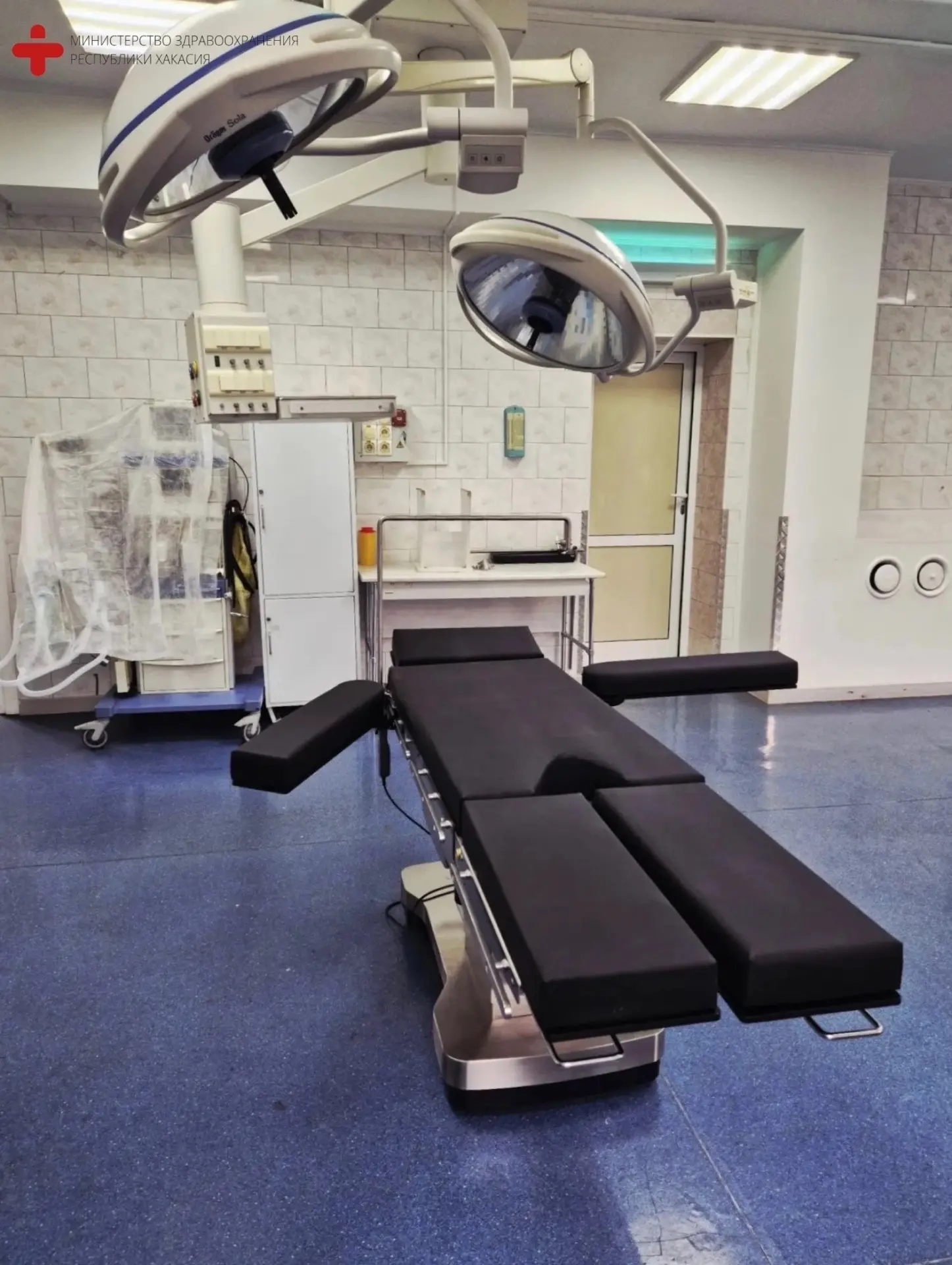 🏥 В Абаканской больнице появился современный операционный стол отечественного производ...