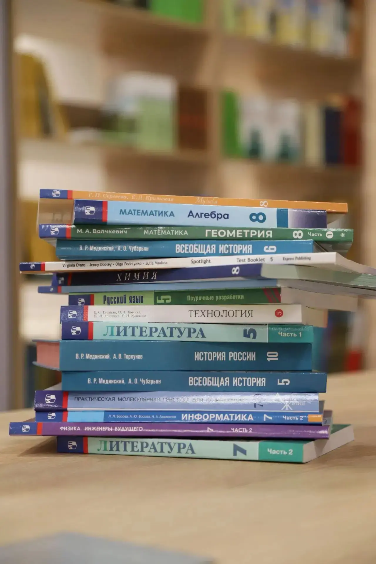 📚С первого сентября школьники будут изучать предметы по новым государственным учебникам