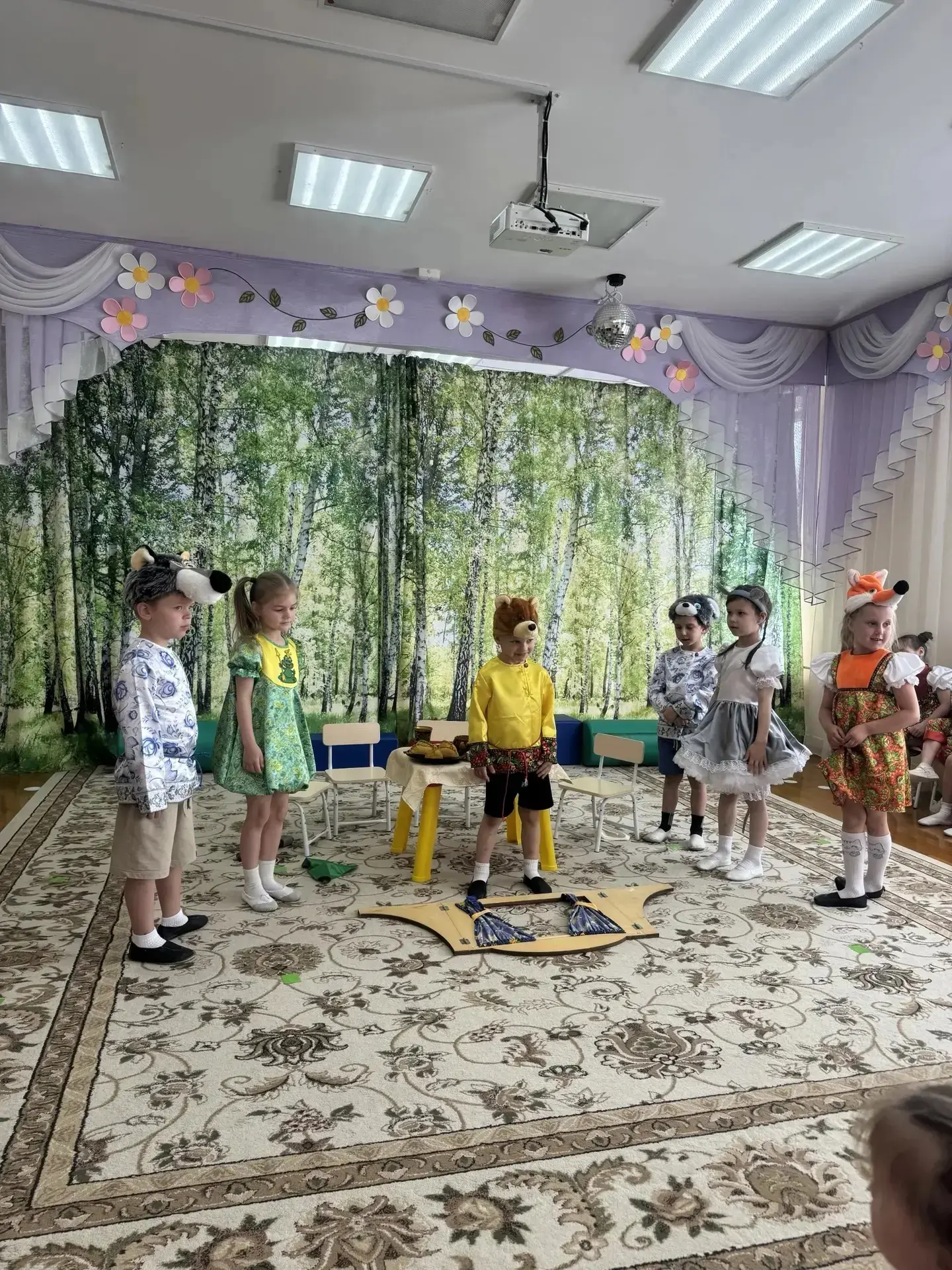 Уважаемые родители, сегодня хотим поделиться с вами волшебством, которое царило в нашем детском саду