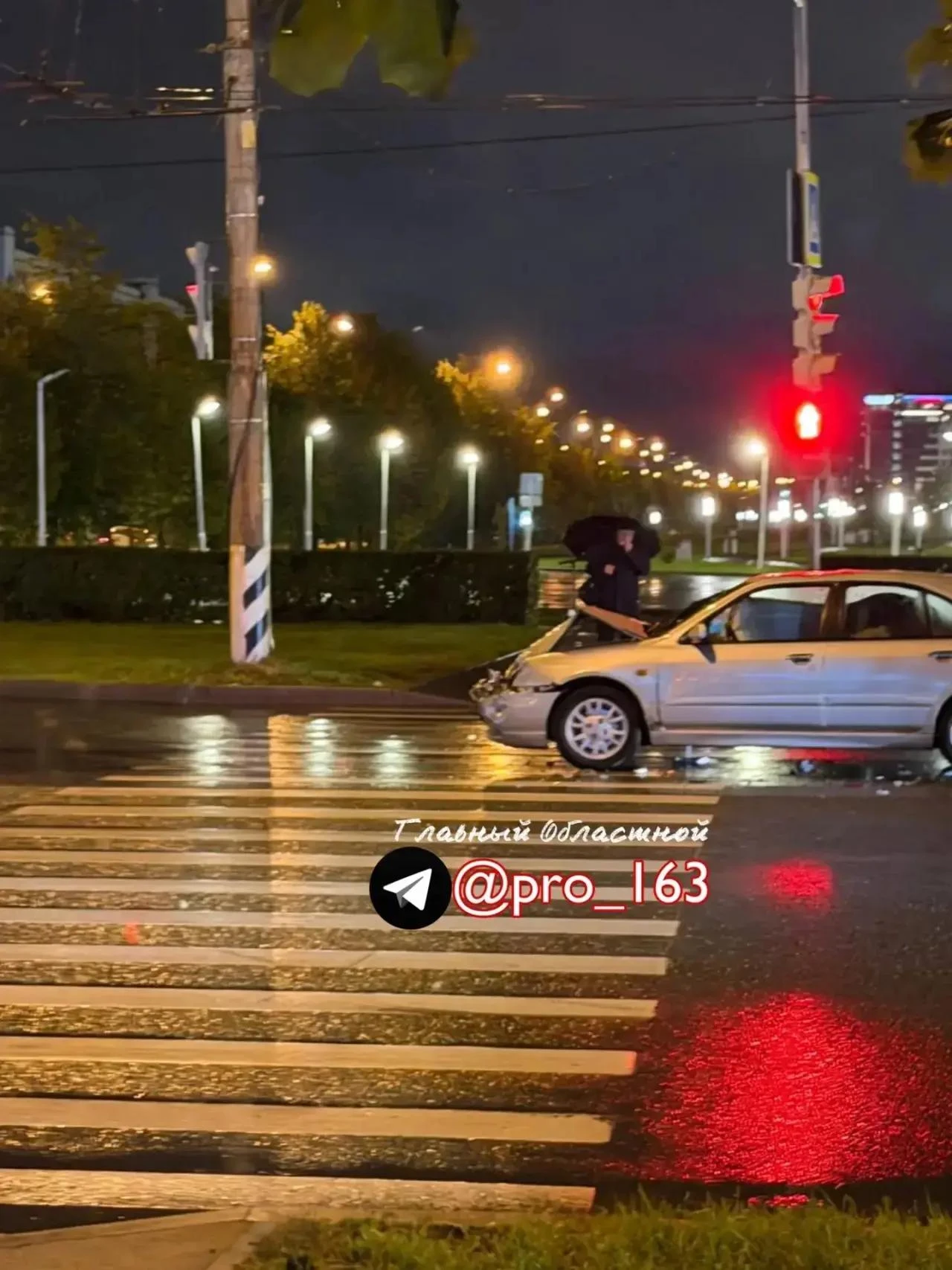 Сильная авария на пересечении Революционная Приморский. На месте работает скорая помощь...