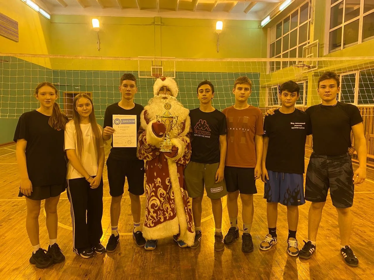 🎄🏐 Новогодний волейбольный переполох в школе! 🏐🎄  На этой неделе нашу школу охватил настоящий нового