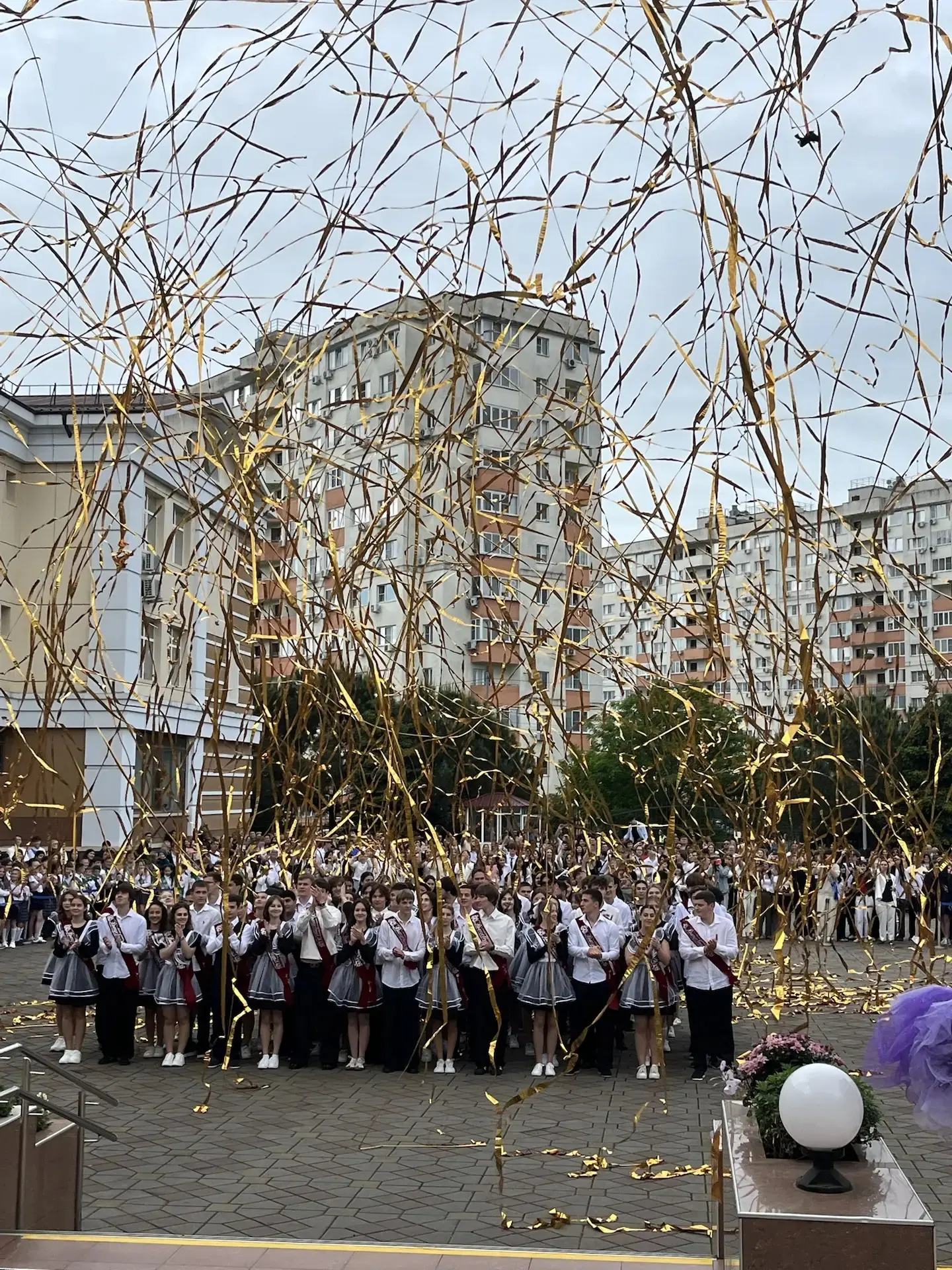 ✨️Этот день настал.   💼Кажется, еще вчера вы бегали в школьных коридорах с огромными букетами и порт