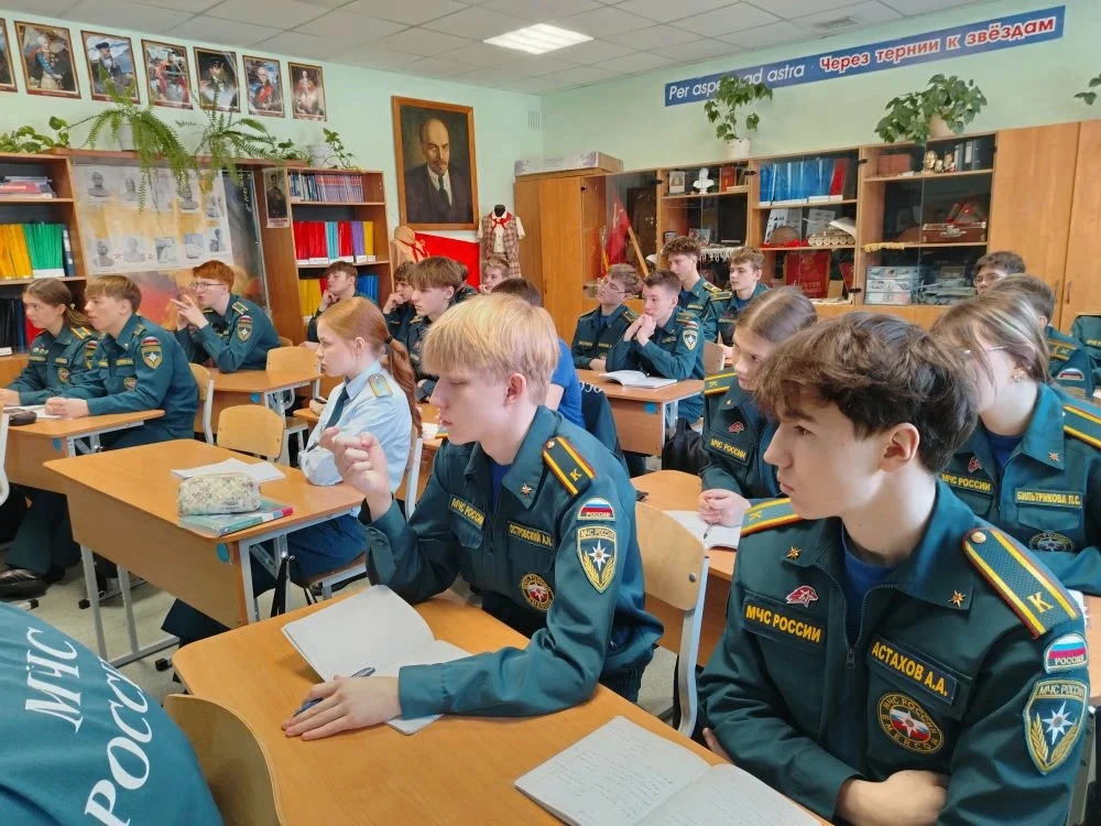 5 марта 2026 года в нашей школе состоялась встреча с выпускником классов пожарно-спасательного профи