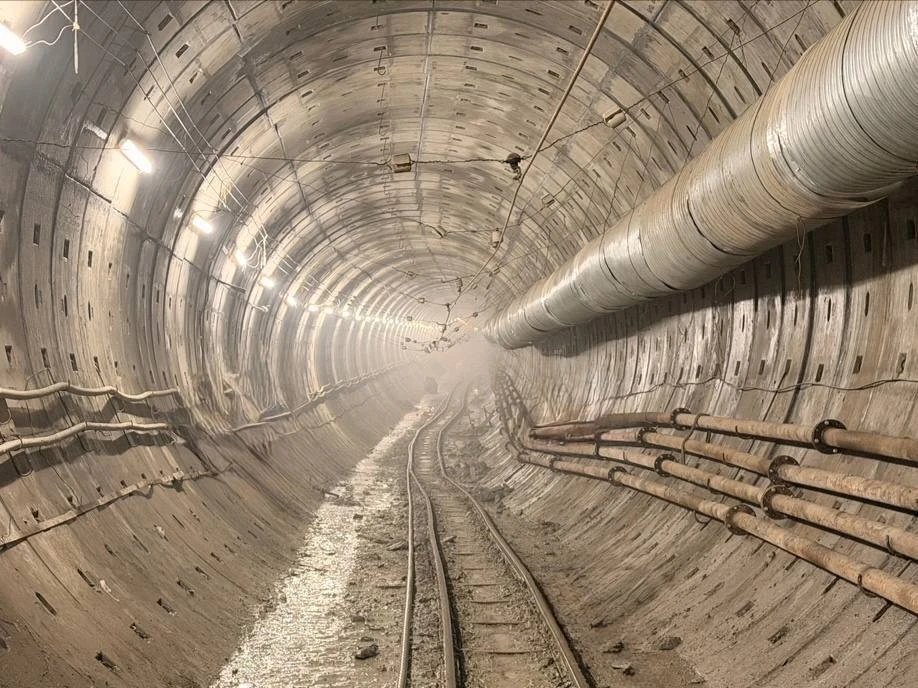 👷🏻‍♂️ На строительстве второго участка Красносельско-Калининской 🚇 линии метрополите...