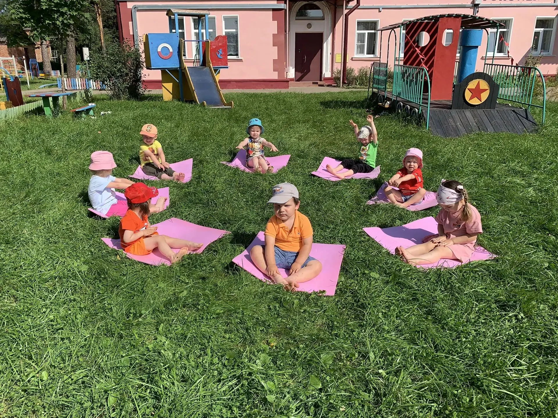Вот так весело и полезно мы начали этот тёплый денёк! 🐝
