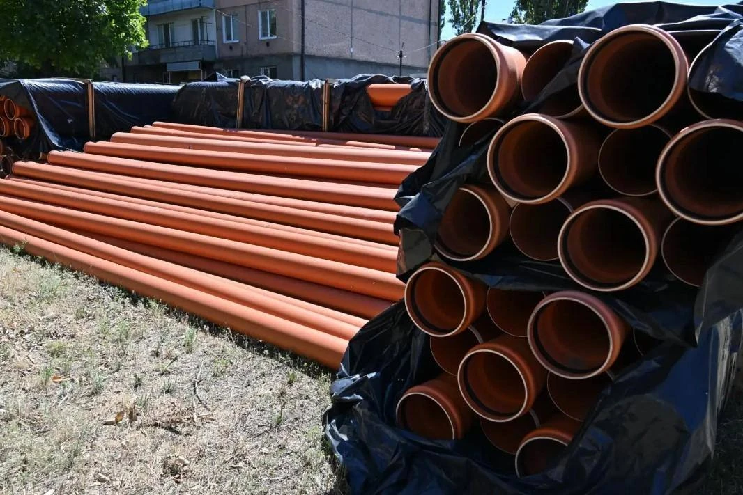 Народная программа в действии: в микрорайоне «Молодёжный» Брянки начался долгожданный ремонт канализ