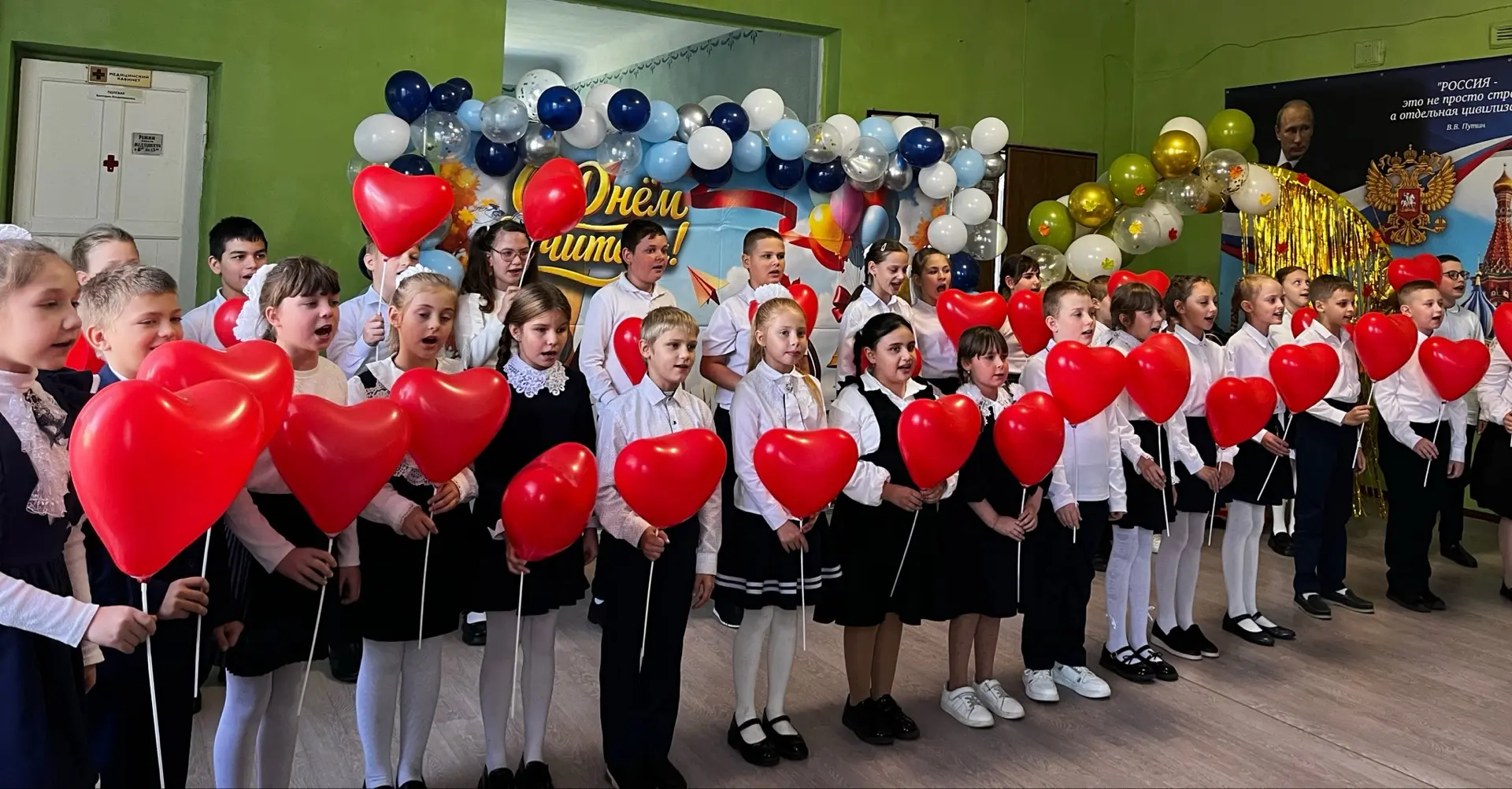 🎉 Сегодня в нашей школе прошёл праздничный концерт, посвящённый Дню учителя!🎉
