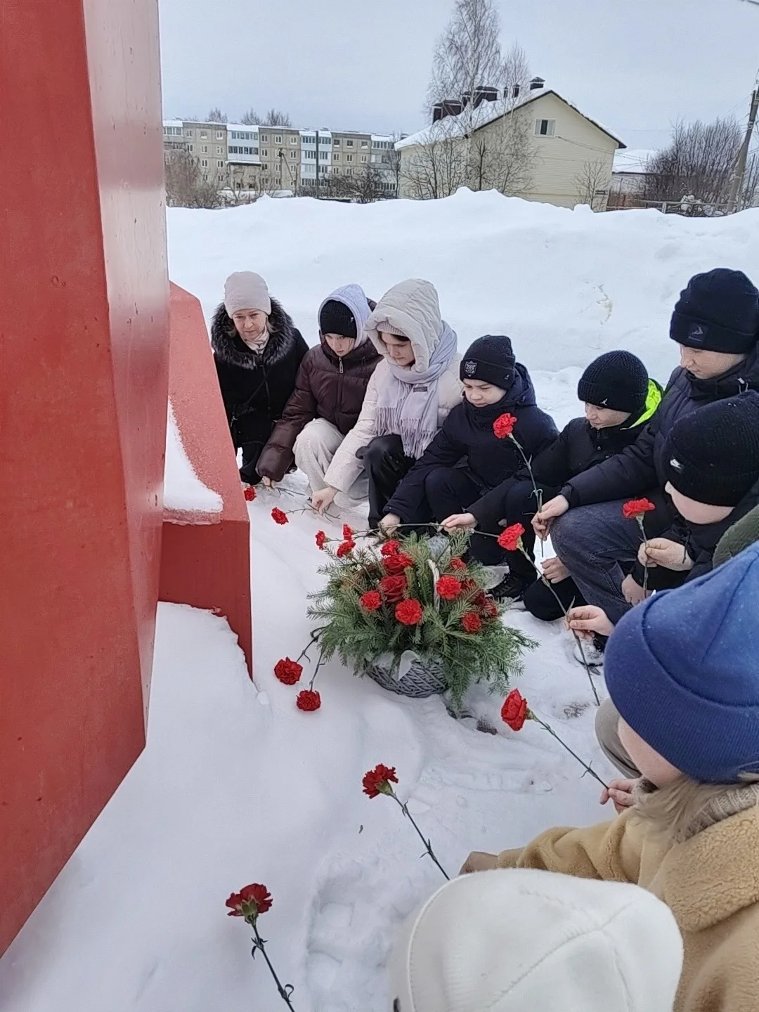 В день защитника Отечества в сквере 70-летия Победы поселка Сернур состоялось торжественное возложен