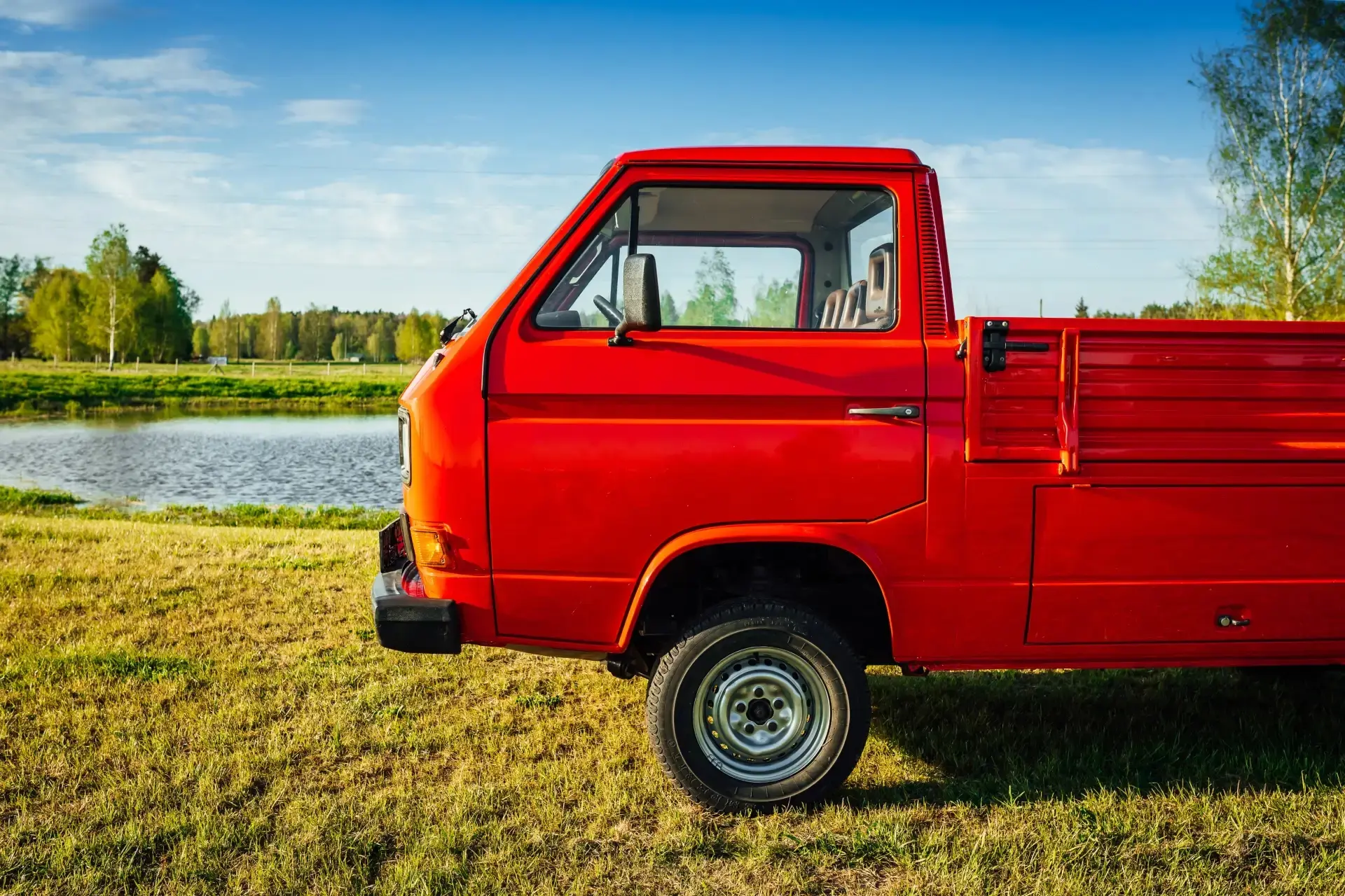 Почему "red big car" режет слух носителю 🚗