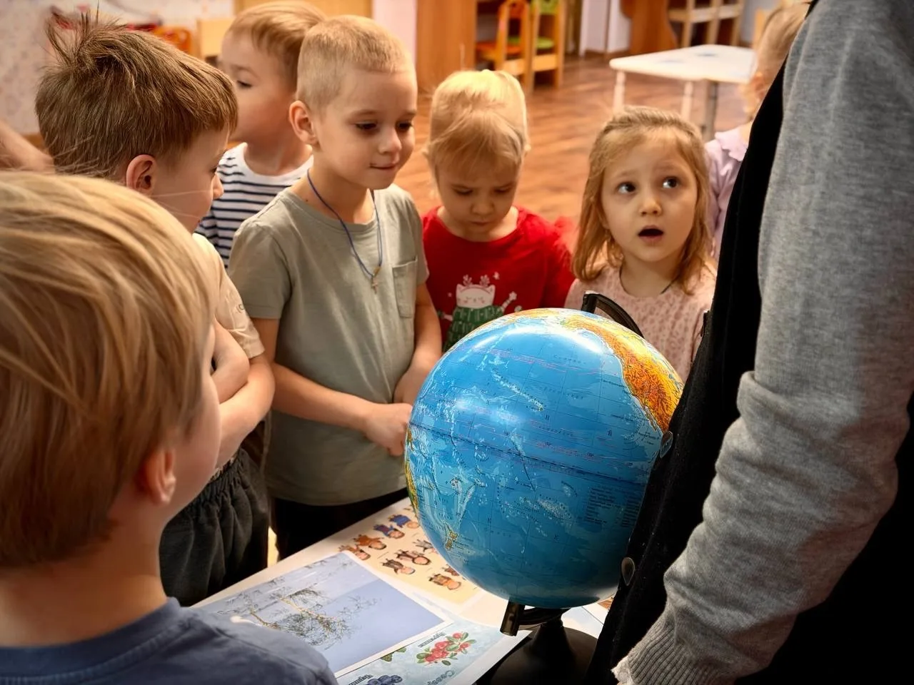 😄 Москва включила «режим Севера» — мы поддержали!  В Цветике-семицветике в средней группе прошло зан