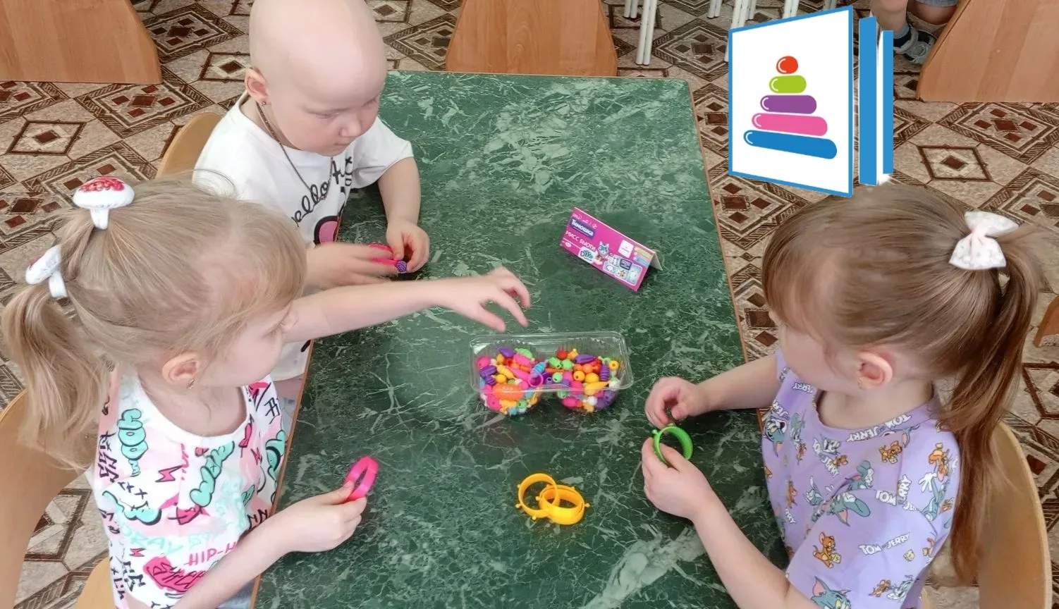 Маленькие дизайнеры из группы «Пчёлки»! 🐝