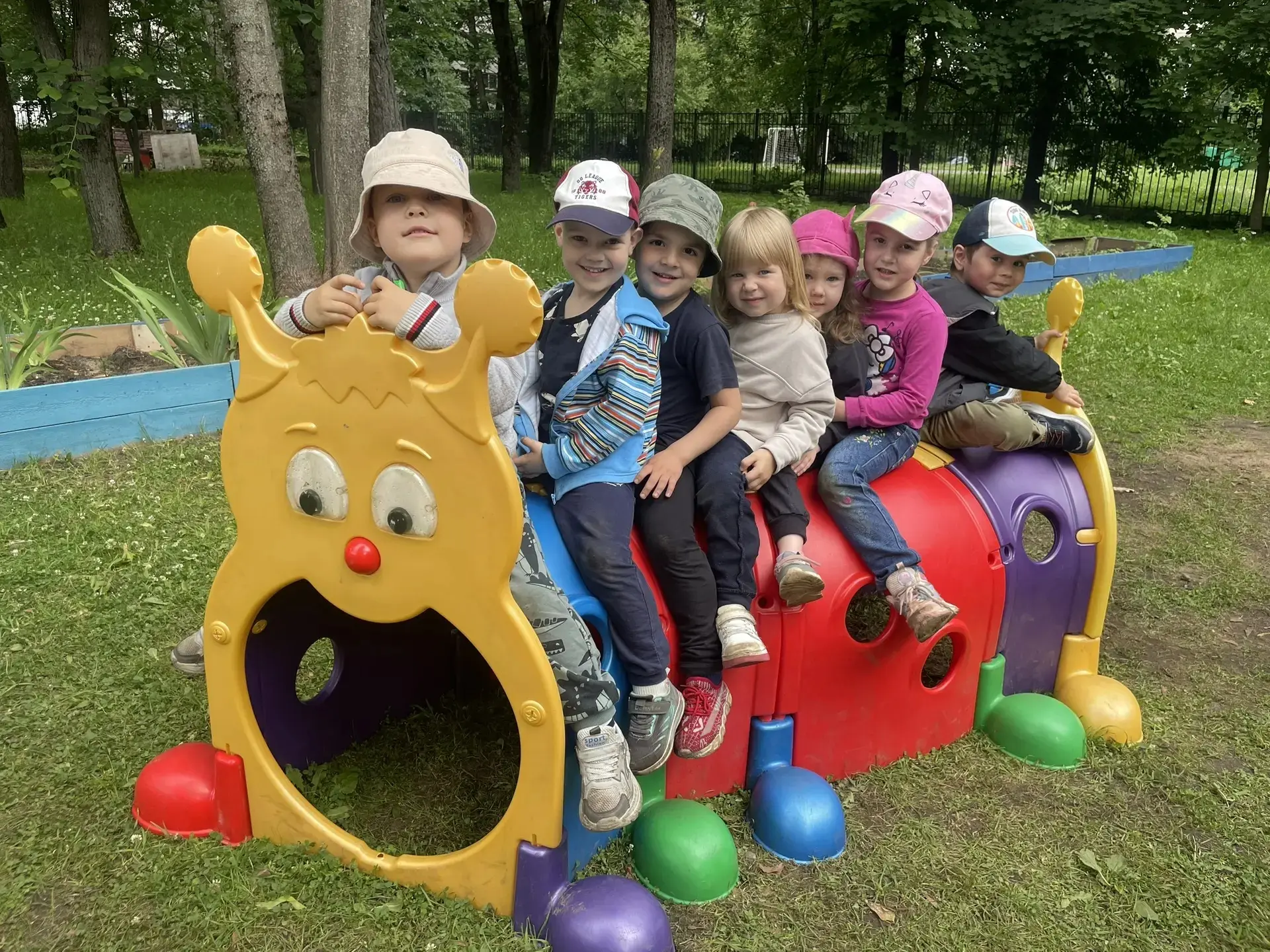 🚂 Наш паровозик «Гусеница» отправляется в путь!