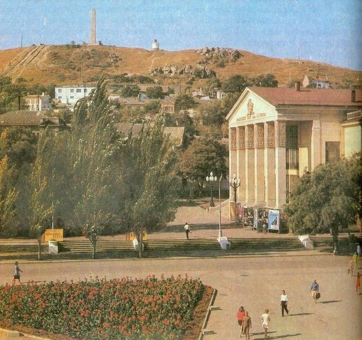Керчь, 1981 год

Центральная часть города. Вид на гору Митридат