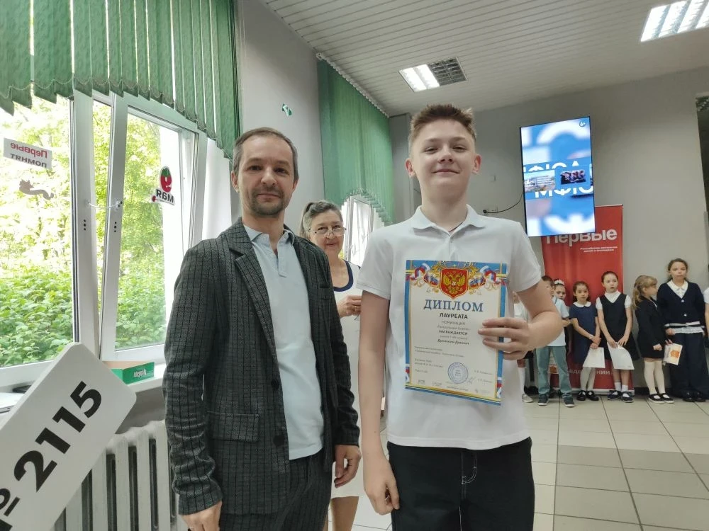 🏆 Утро, с которого хочется начать неделю!  🇷🇺 Сегодня понедельник в нашей школе начался по-настоящем