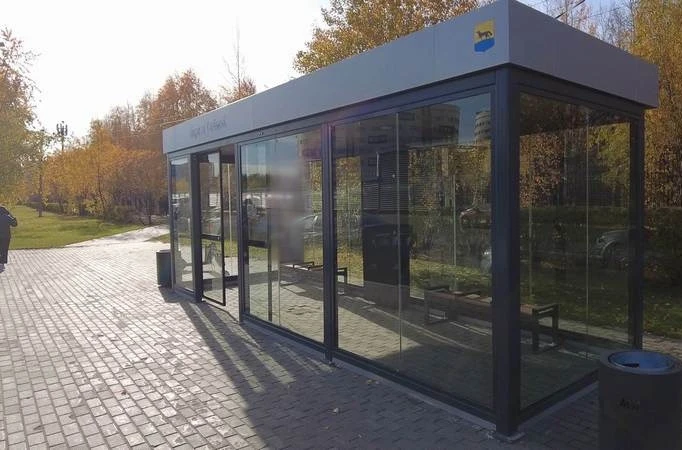 ❗️В Сургуте установят 49 новых остановок. Первые из них прибыли в поселки Таежный и Дор...