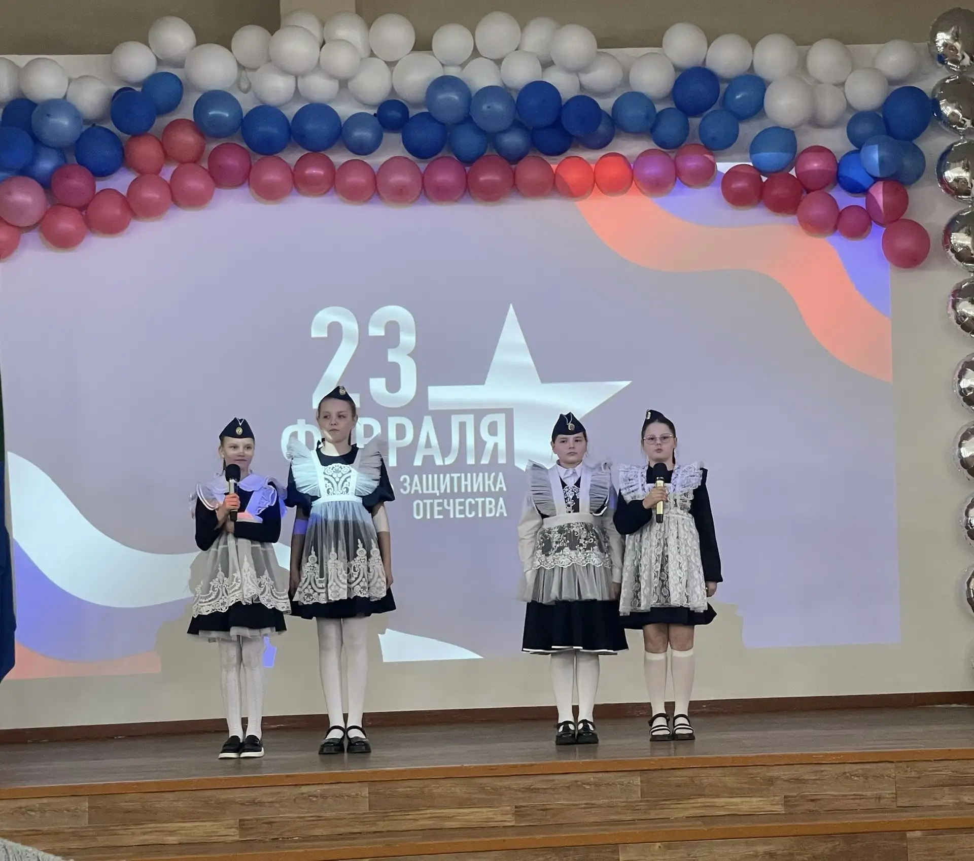 🇷🇺Праздничный концерт🇷🇺  20 февраля в нашей школе прошёл праздничный концерт ко Дню защитника Отечес