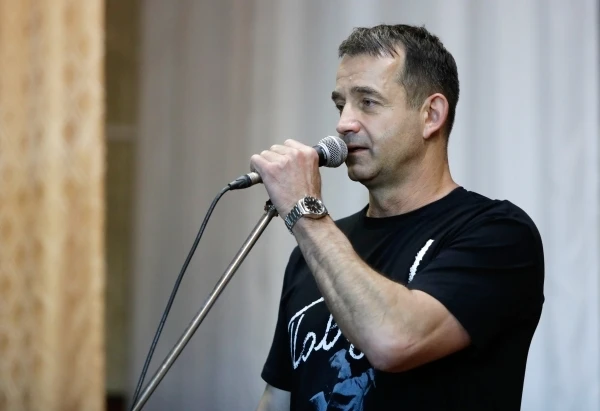 В духе указа  Депутат Госдумы, актёр Дмитрий Певцов заявил «Радиоточке НСН», что не смотрел «ультрас