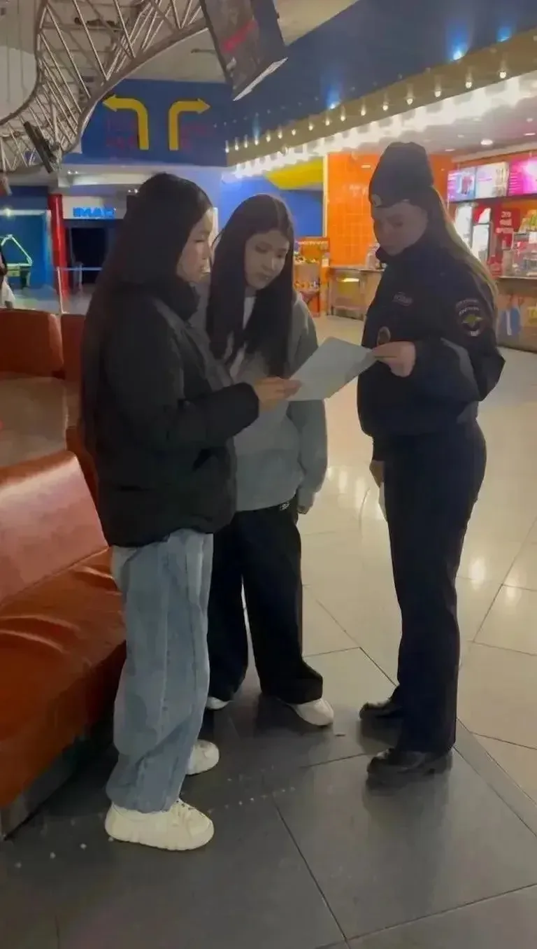 В Новосибирске сотрудники полиции продолжают проводить профилактические мероприятия в торгово-развле