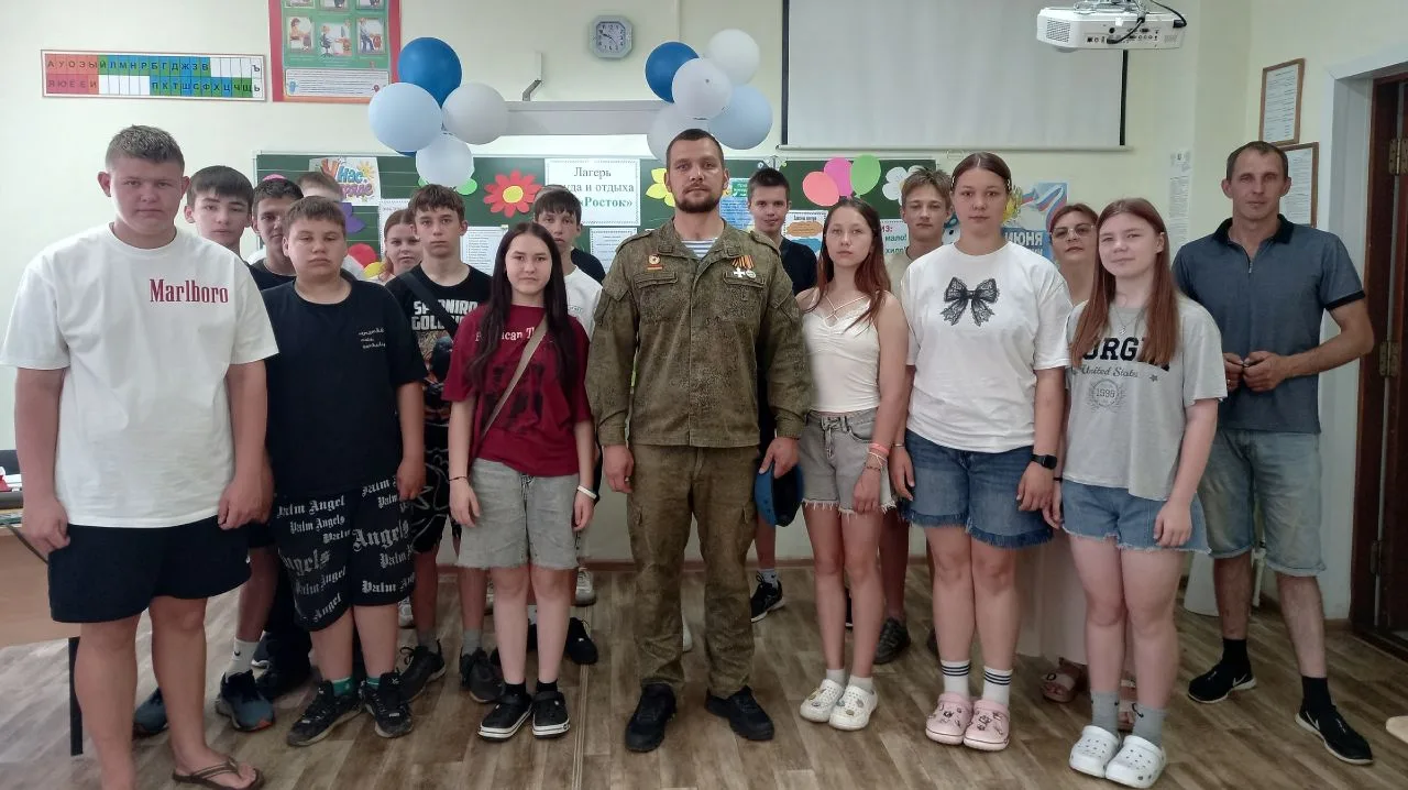 В трудовом лагере «Росток» состоялась по-настоящему важная и душевная встреча: ребята пообщались с у
