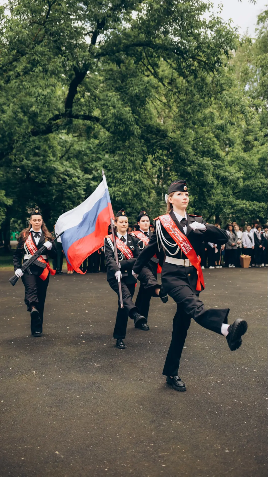 #ПоследнийЗвонок2026 | Время выбирать свой путь 🎓  Для учеников 9-х классов прошла торжественная лин