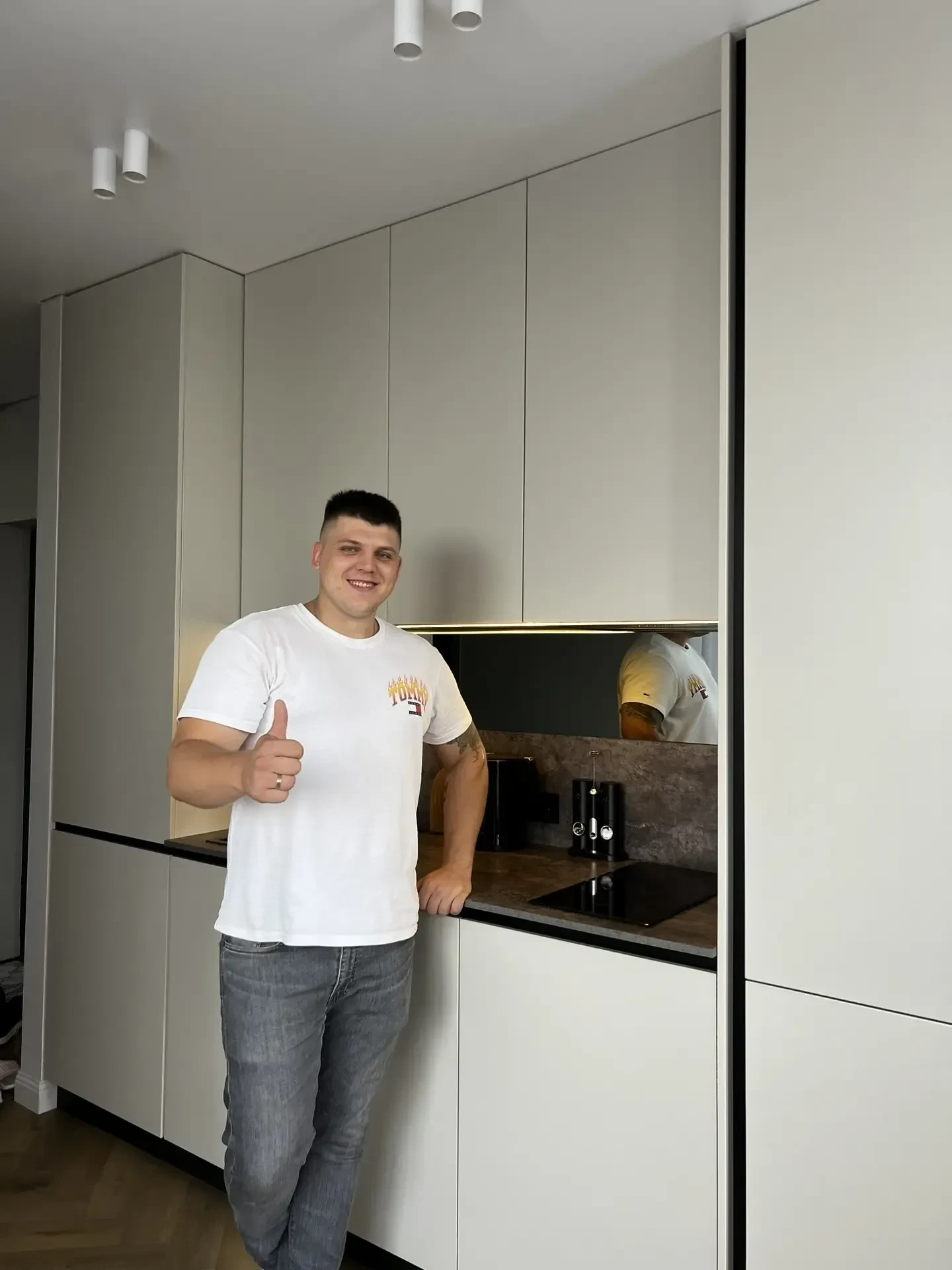 🏠 КУХНЯ В СТУДИЮ: КОГДА КАЖДЫЙ САНТИМЕТР НА ВЕС ЗОЛОТА