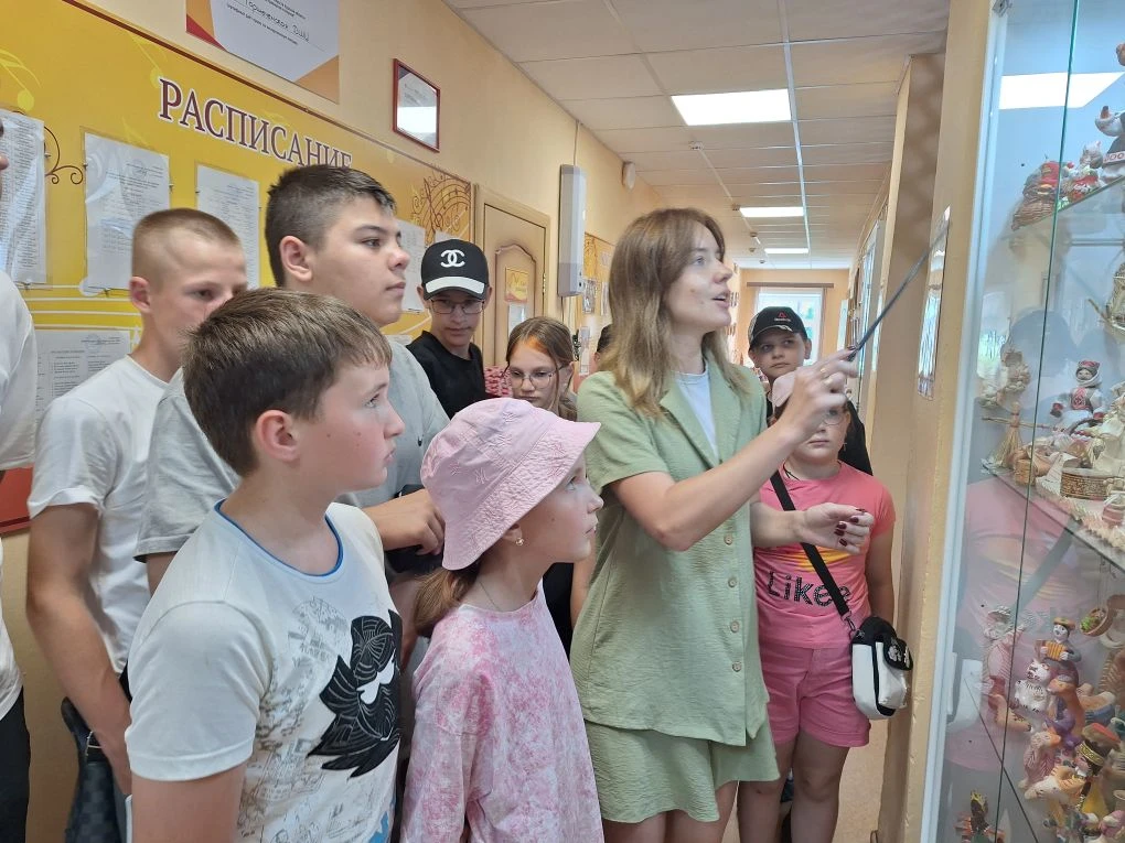 🌞Отдыхающие лагеря Болотской СОШ в гостях школьного музея "Берегиня".
🌞Преподаватель отделения дек