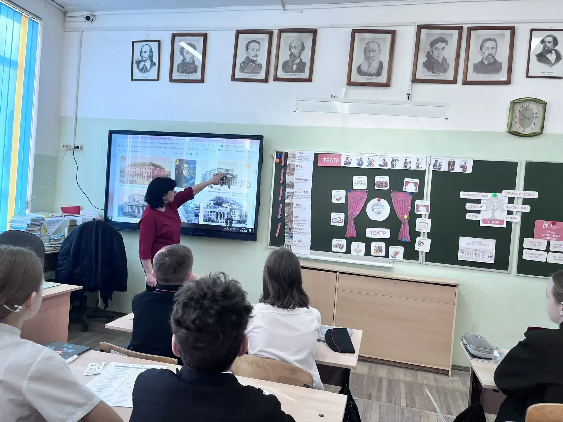 Разговоры о важном 🇷🇺  Новая учебная неделя, по традиции, в нашей школе началась с линейки, посвящен