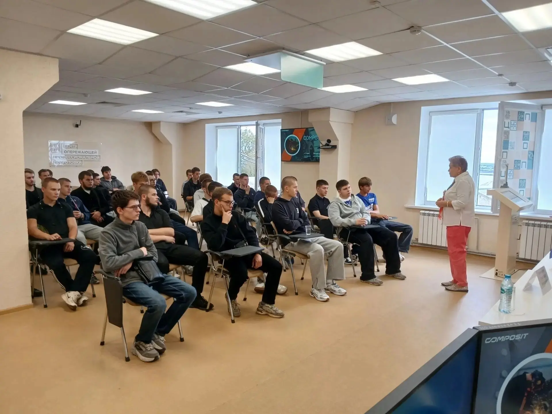Студенты Курского электромеханического техникума познакомились с карьерными возможностя...