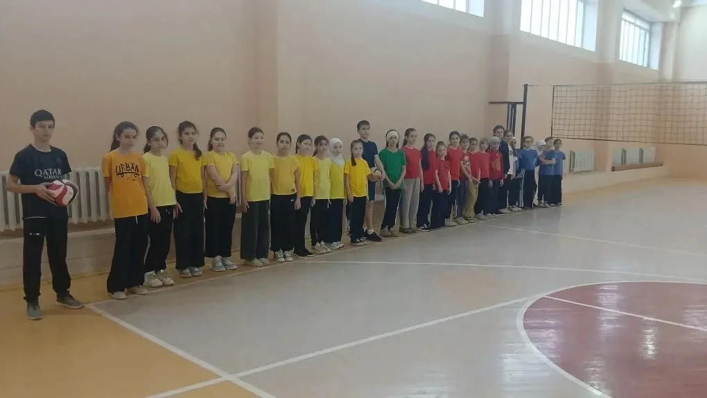 Пионербол среди четвероклассниц ко Дню весны  В рамках празднования Международного женского дня учащ
