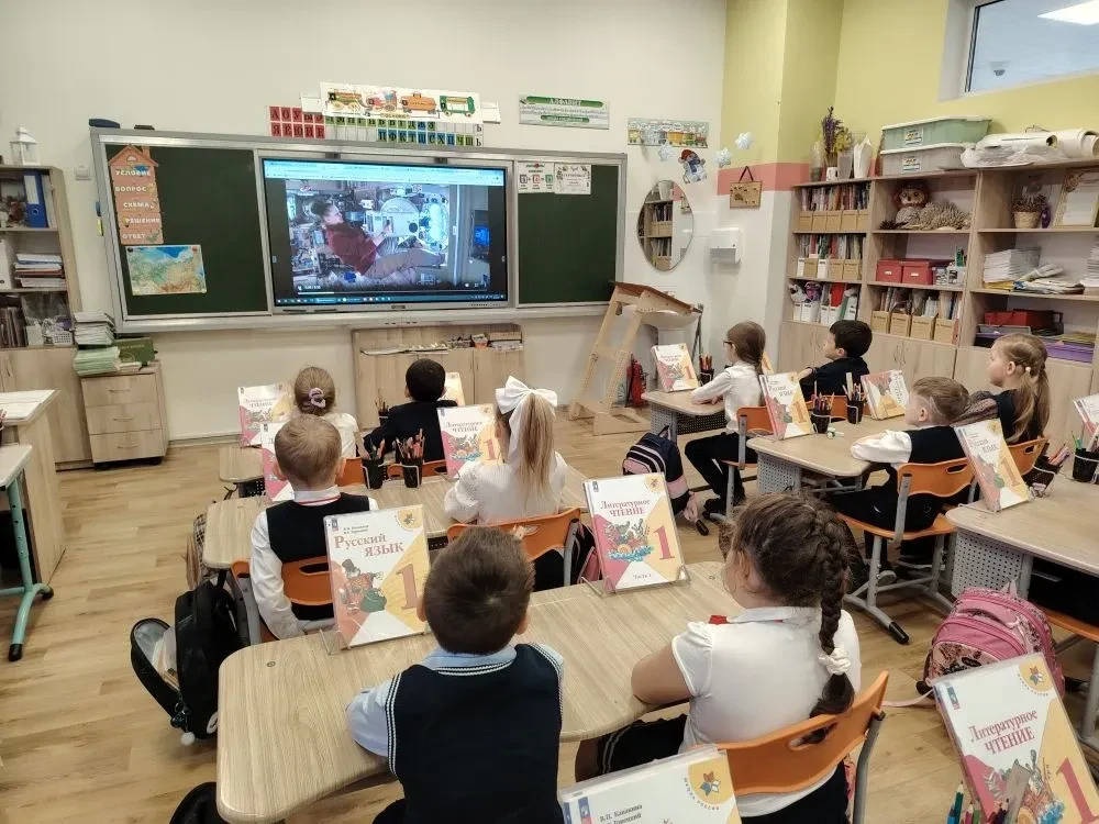 ✅ Новая четверть началась для обучающихся нашей школы. Уже традиционно состоялась торжественная лине