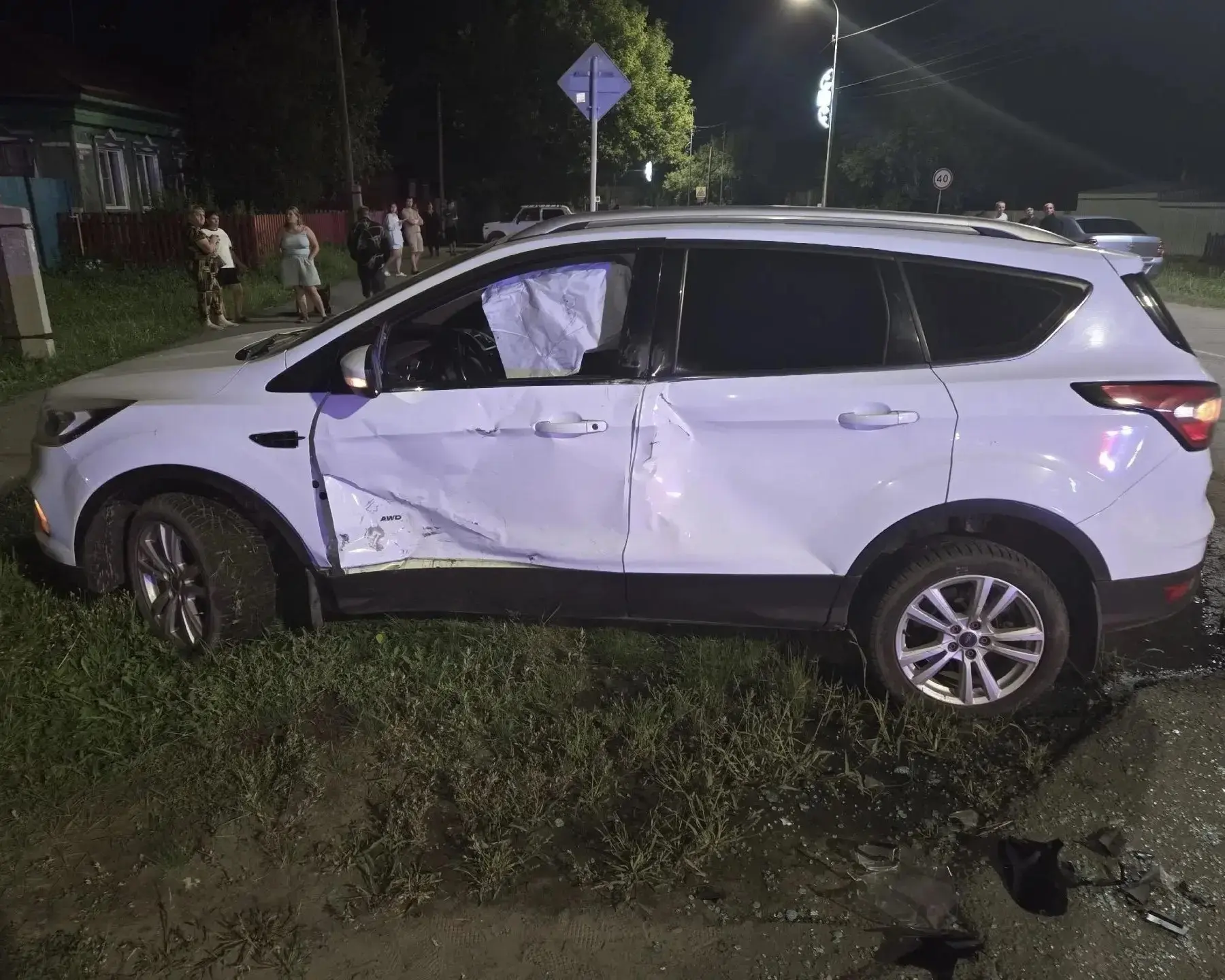 В Белозерском округе Ford не пропустил мотоциклиста. Байкера увезли в больницу

Вечером 27 июля в се