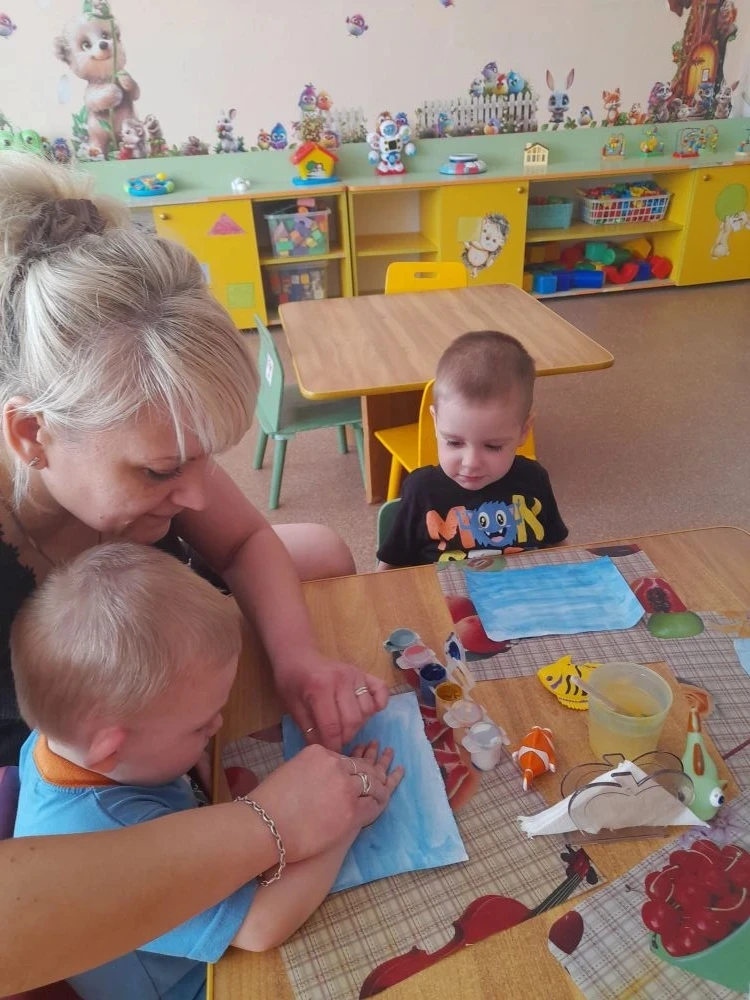 Рисуем золотую рыбку в ясельной группе! 🐠 Волшебство своими ручками! ✨