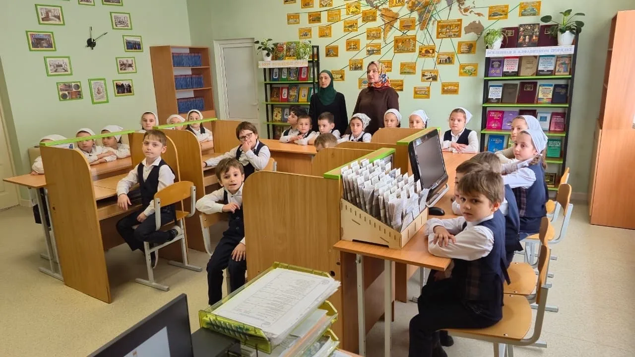 🎉 В Гимназии №3 дали старт Неделе детской книги!  В МБОУ «Гимназия №3» г. Грозного состоялось торжес